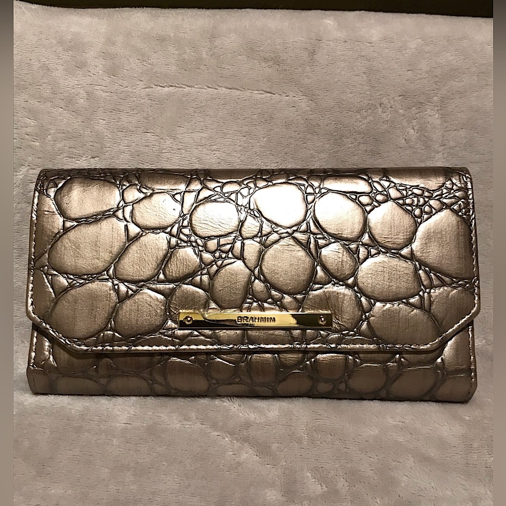Brand new never worn no signs of wear brahmin wallet asher taupe genuine leather